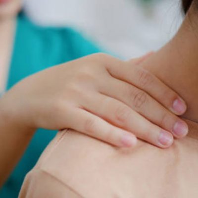 đau cổ vai gáy