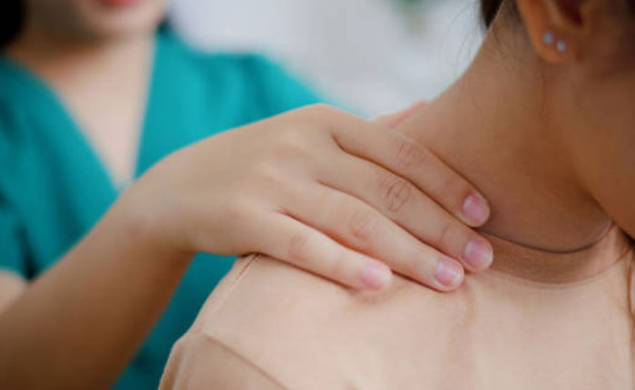 đau cổ vai gáy